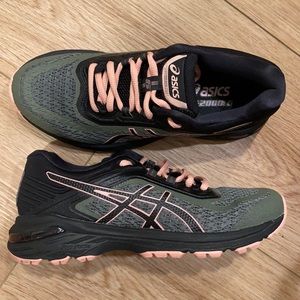 ASICS Women’s GT 2000 Trail Running Sz 6